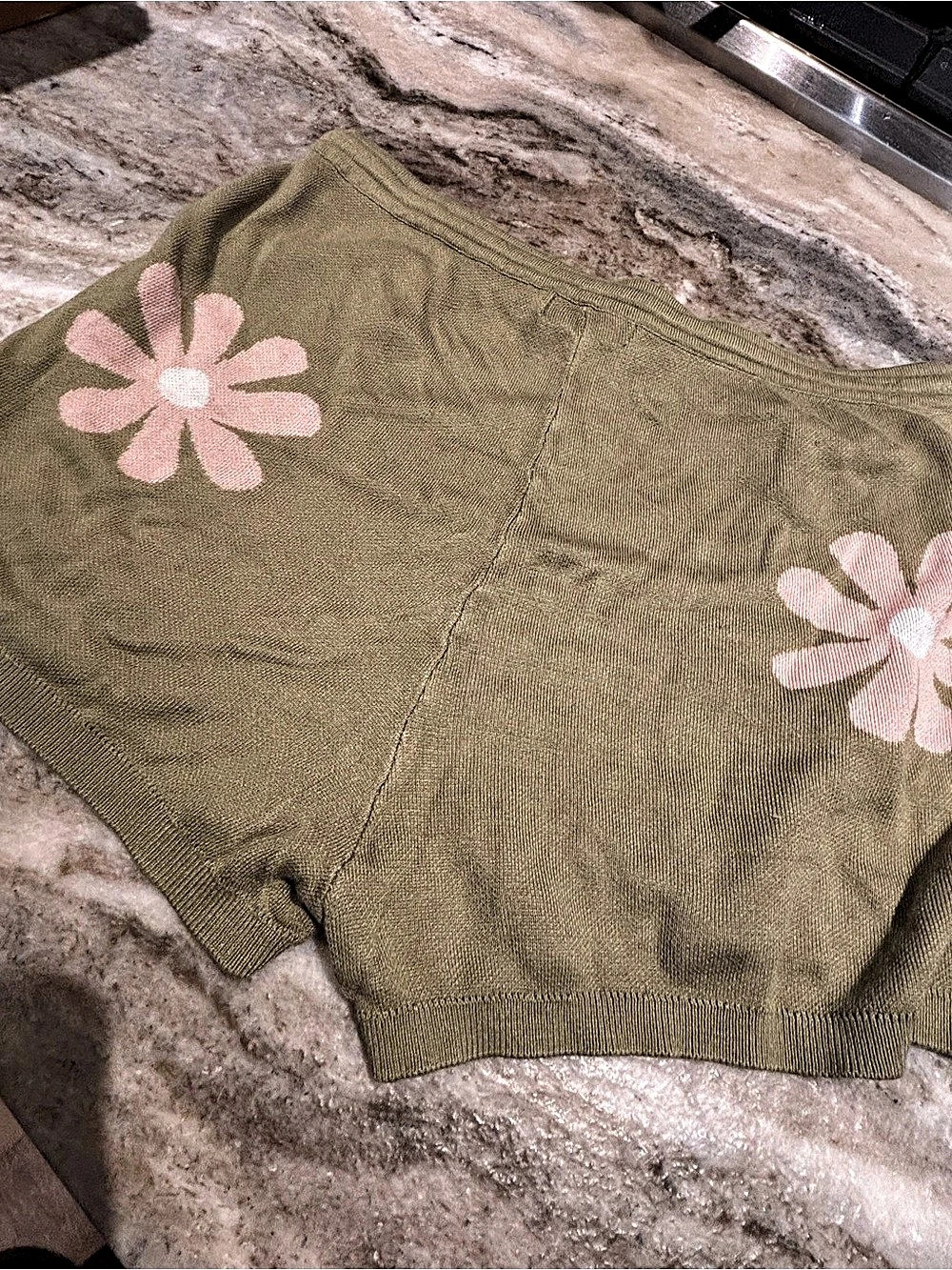 Ekouaer Knit Lounge Daisy Shorts in Green & Pink - Picture 2 of 4